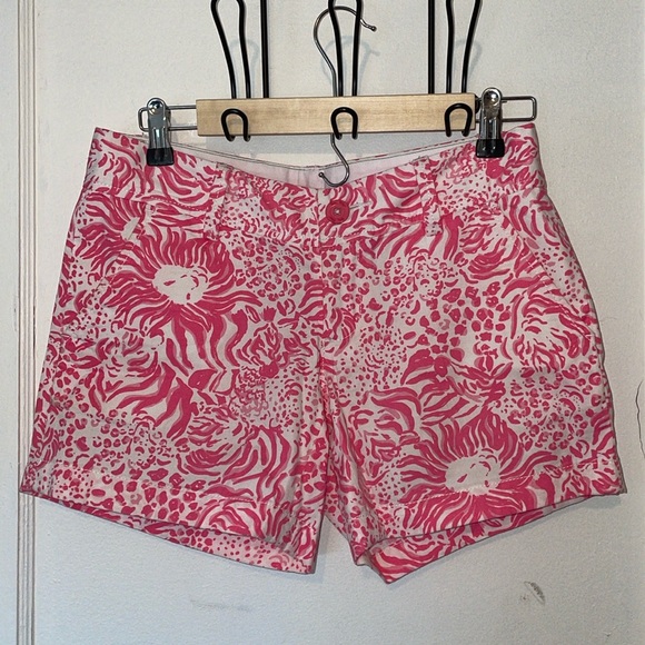 Lilly Pulitzer Pants - Lilly Pulitzer The Callahan Shorts Get Spotted Pink Lion design